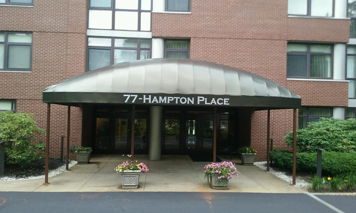 Entrance 77 Hampton Place