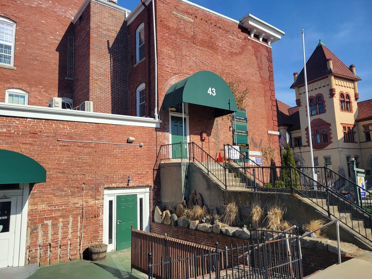 Entrance Barrelentrance2