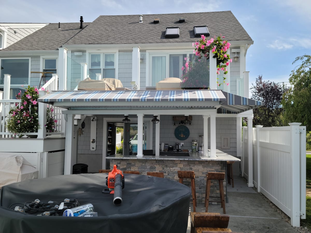 Poolside Yothersshedawn3