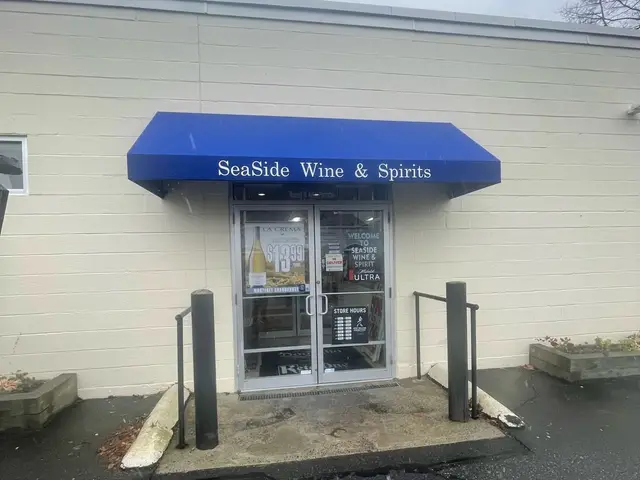 Blue door canopy with SeaSide Wine & Spirits lettering over the shop entrance