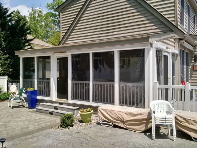 Motorized screen enclosure