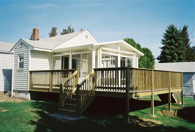 Cottage gable sunroom with deck ramp